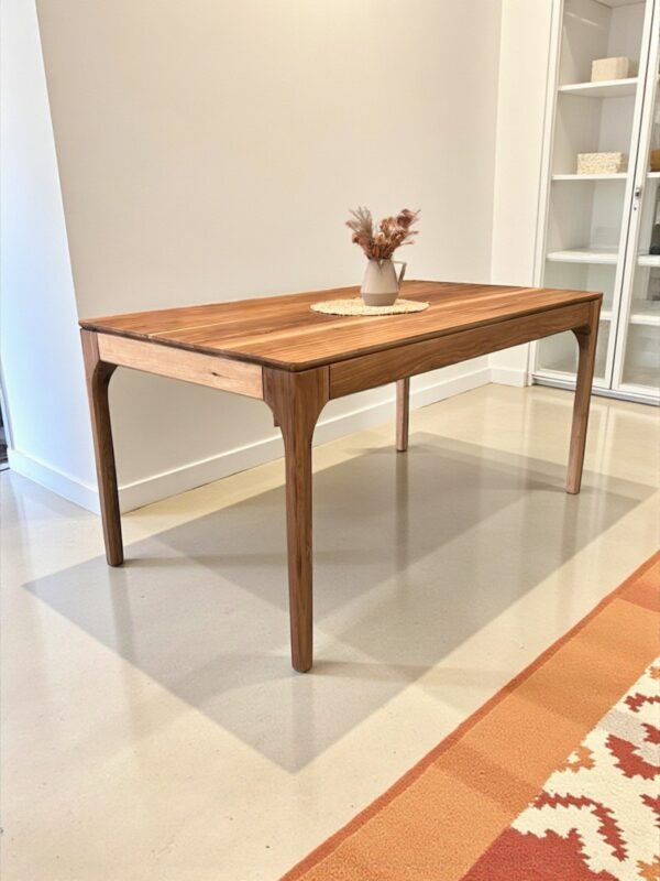 Mesa de comedor de petiribi